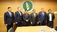 Foto: Kunjungan kerja itu dipimpin oleh Wakil Ketua DPR Fadli Zon. Anang tampak memakai jas dan kemeja putih tanpa dasi. (dok. Tim Fadli Zon)
