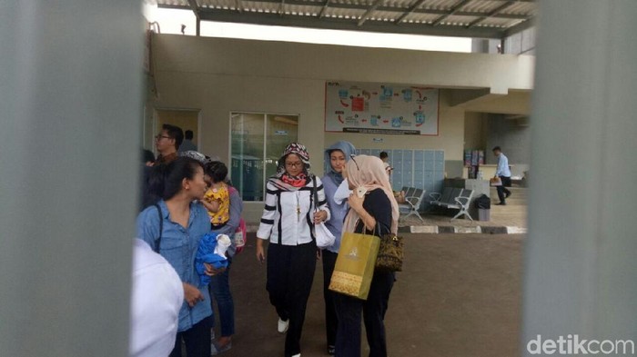 Usai Jenguk Suaminya, Istri Setya Novanto Hanya Diam