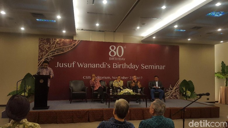 Senior Golkar: Tanpa Disuruh, Novanto Harus Mundur dari Posisi Ketum Senior Golkar: Tanpa Disuruh, Novanto Harus Mundur dari Posisi Ketum
