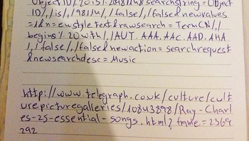 Ketika sang nenek tidak mengerti bagaimana menggunakan fungsi bookmark, alhasil alamat website pun dicatat secara manual di buku tulis. (Foto: Boredpanda)