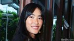 Gaya Serba Hitam Alika Islamadina