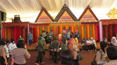 Foto: Melihat Persiapan Geladi Adat Kahiyang-Bobby di Medan