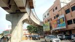 Ngeri! Bangunan Ini Hampir Cium Lintasan LRT Palembang