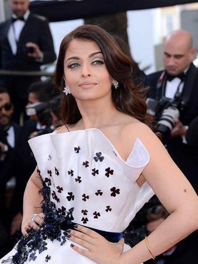 Aishwarya Rai merupakan salah satu artis Bollywood yang memiliki wajah cantik dan tubuh seksi. Tak hanya itu, ia memiliki kemampuan aktingn yang mumpuni.  Foto: Instagram