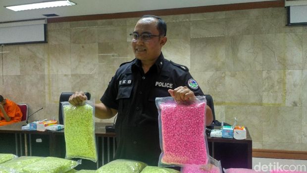  Jumpa pers Direktorat Tindak Pidana Narkotika Bareskrim Polri yang menggagalkan penyelundupan 600 ribu butir ekstasi dari Belanda ke Jakarta, Kamis (23/11/2017)