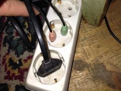 Tingkah Lucu Para Orangtua Saat Bertemu Teknologi