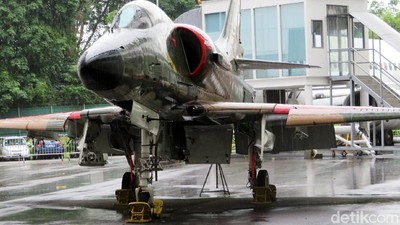 Kampus di Singapura Ini Sediakan Pesawat Asli untuk Belajar
