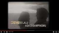 Istri mendiang Uje itu juga beradegan dengan vokalis Stinky, Andre Taulany. Foto: Pipik lawas (ist. YouTube)