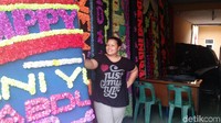 Sampai 23 November ini, belum ada pesanan untuk Bobby-Kahiyang. Kosong, kata pemilik Callissa Florist, Christy Sebayang (34).