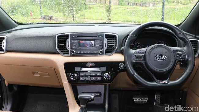 Sensasi Mengendarai SUV Berdesain ala Jet Tempur