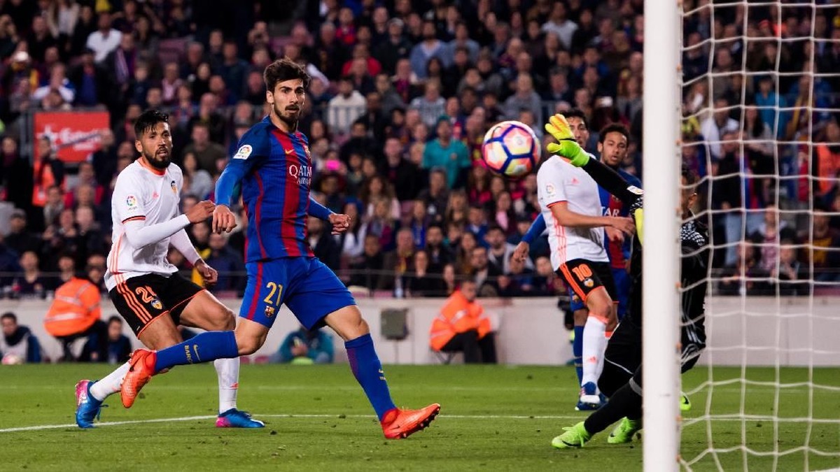 Andre Gomes dihantui stres dan rasa takut karena merasa tak memenuhi ekspektasi fans di Barcelona. (Foto: Alex Caparros/Getty Images Sport)