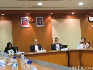 Ritel RI Berguguran, Bagaimana di Singapura?
