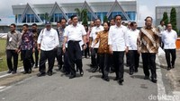 Jokowi langsung meminta agar bandara tersebut diperluas lagi.