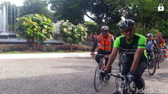 Bersama Komite Sepeda, Sandi Gowes ke Balai Kota