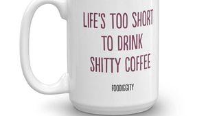 Lucu! Mug Ini Berisi Pesan Unik yang Mewakili Perasaan Pencinta Kopi
