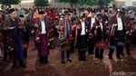Aksi Gibran Manortor di Pesta Adat Kahiyang-Bobby