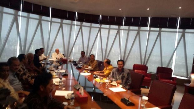 Tiba di Bakrie Tower, Idrus akan Laporkan Nasib Novanto ke Ical Cs