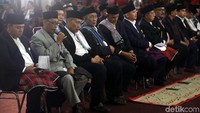 Gelar itu akan diberikan besok.