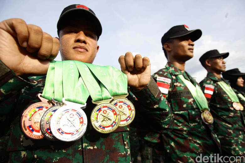 Juara Lomba Tembak AARM, TNI AD Pakai Senjata Buatan Anak Bangsa Juara Lomba Tembak AARM, TNI AD Pakai Senjata Buatan Anak Bangsa