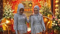 Inge Nasution (kiri) tampak bergaya bersama Poppy Dewanti Nasution (Foto: Instagram)