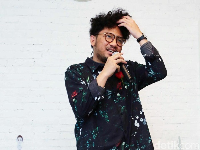 Kunto Aji launching single baru Konon Katanya di kawasan Kemang.