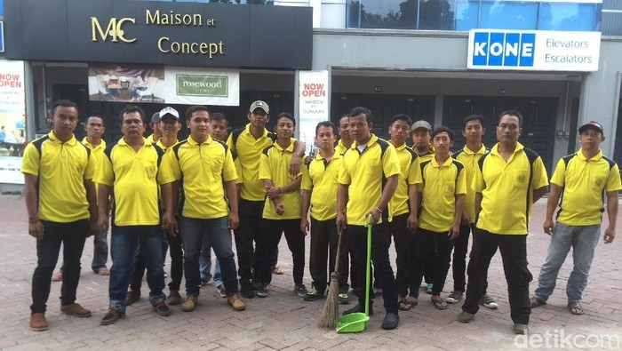 Doa Petugas Kebersihan di Medan untuk Kahiyang-Bobby