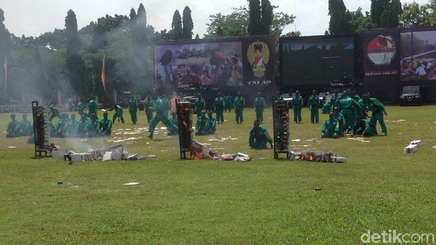 Demo bela diri Yongmoodo, dan tarian daerah dari Papua juga ditampilkan dalam upacara penutupan ini