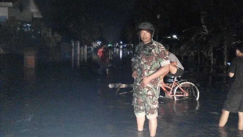 Tanggul Sungai Unut Jebol, 3 Dusun di Sutojayan Blitar Tergenang Tanggul Sungai Unut Jebol, 3 Dusun di Sutojayan Blitar Tergenang