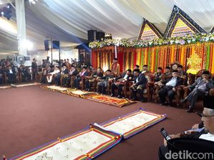 Sidang Adat Bahas Gelar untuk Kahiyang-Bobby Dimulai