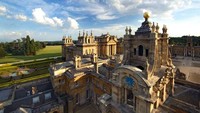 Winston Churchill menghabiskan tahun-tahun pertamanya dalam pemerintahan di Blenheim Palace. Rumah dengan 187 kamar ini dibangun pada awal 1700-an (Dok. CNN Travel)
