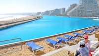 Adalah San Alfonso Del Mar, sebuah resor yang terletak di Algarrobo, Chile. Salah satu fasilitasnya adalah kolam renang yang mirip pantai (San Alfonso Del Mar)