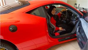 Foto: Mobil-mobil Mewah Sarita dan Harris