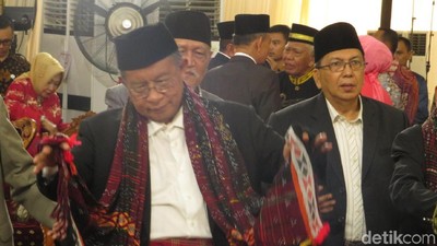Momen Todung hingga Darmin Manortor di Pesta Adat Kahiyang-Bobby