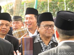 Hadiri Pesta Adat Kahiyang, OSO Masih Berelasi dengan Besan Jokowi