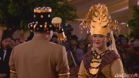 Kahiyang tersenyum saat berhadap-hadapan dengan Bobby (Foto: Dok. CNN Indonesia TV)