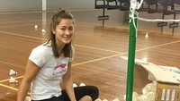 Kevin tertangkap kamera sedang berbincang dengan Gronya di tribune saat menyaksikan Hong Kong terbuka Super Series 2017. (instagram Gronya)