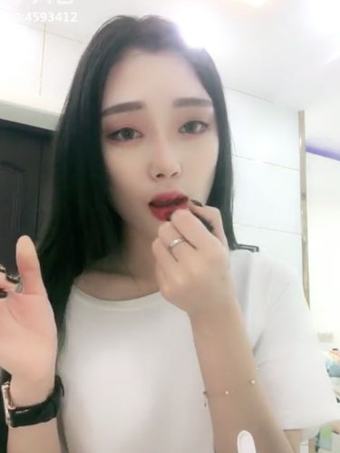 Foto Tutorial Lipstik | viral tutorial kocak agar lipstik tidak luntur saat makan Foto Tutorial Lipstik | viral tutorial kocak agar lipstik tidak luntur saat makan