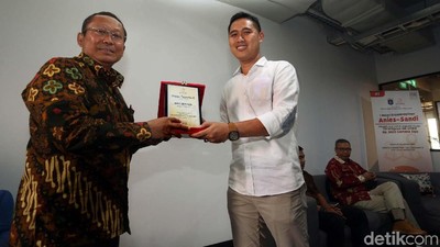 Anies-Sandi Ditagih Progam OK OTrip