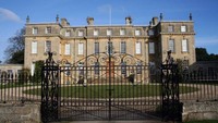 Saat perang bekecamuk, Ditchley Park yang ada di pedesaan dan dikelilingi oleh hutan lebat digunakan Winston Churchill sebagai tempat peristirahatan selama Perang Dunia II (Dok. CNN Travel)