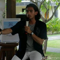 Aktor kelahiran 1995 ini pun merasa malu jika lulus kuliah terlalu lama. Foto: Anggi Mayasari / Wolipop