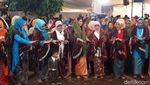 Senyum Menawan Selvi Sang Putri Solo Saat Manortor
