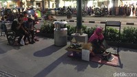 Kalau lapar tak sulit juga untuk mencari makanan (Kurnia/detikTravel)