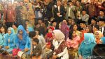 Saat Selvi Menantu Jokowi Pangku Jan Ethes di Pesta Adat Kahiyang