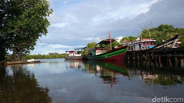 Kapal penyebrangan ke Pulau Sangiang