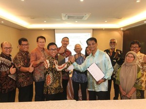 Telkom Caplok Perusahaan Satelit Malaysia