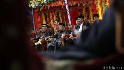 Sidang Adat Bahas Gelar untuk Kahiyang-Bobby
