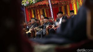 Sidang Adat Bahas Gelar untuk Kahiyang-Bobby