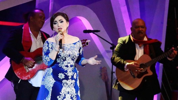 Nia Daniaty hingga Kapolri Ramaikan Konser Mengenang Benny Panbers