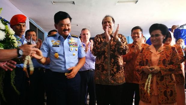 Chairman CT Corp Chairul Tanjung dan KSAU resmikan Airforce Mart