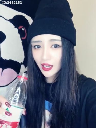 Kocak, Tutorial agar Lipstik Tidak Luntur Saat Makan yang Jadi Viral